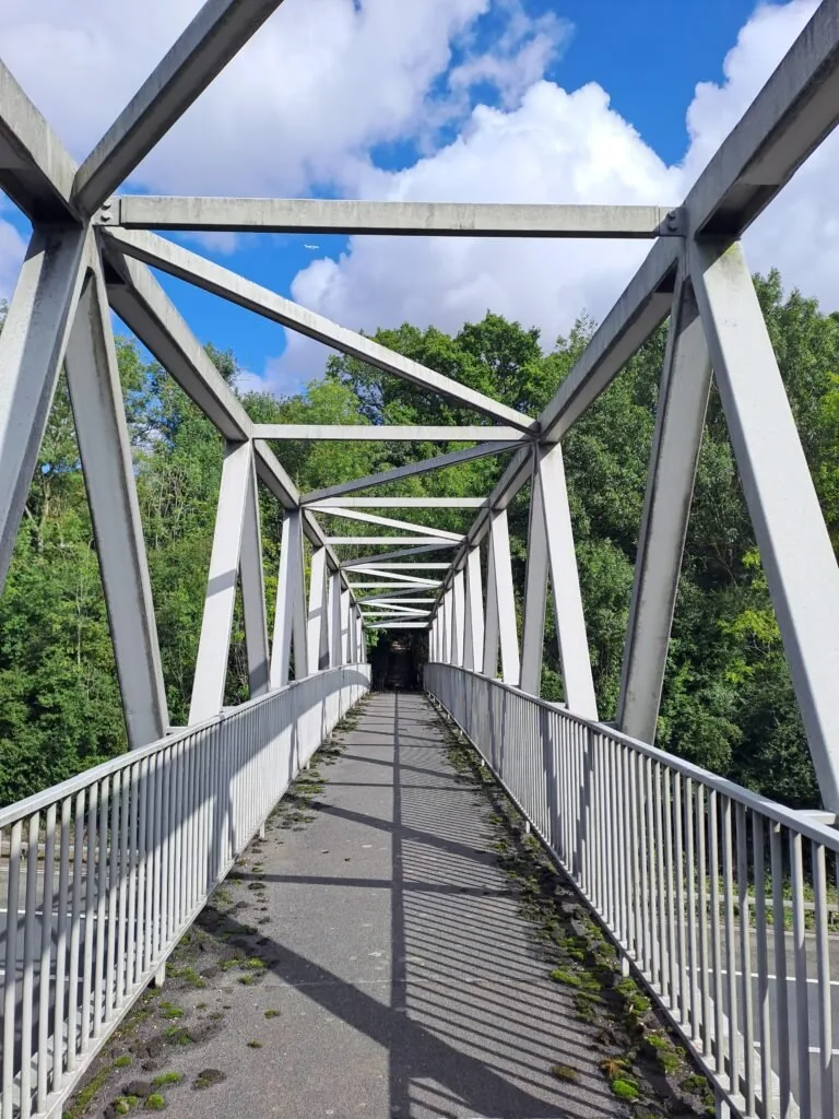 Footbridge over the M25 on the North Downs Way at Merstham