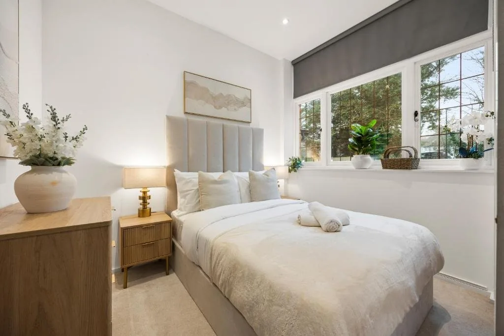 Modern 2 Bed Apartment by MCF