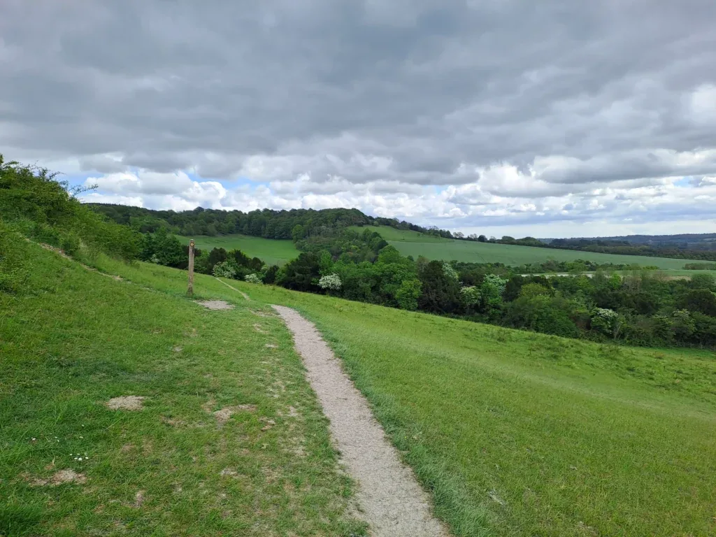 Sharp right turn near Hollingbourne