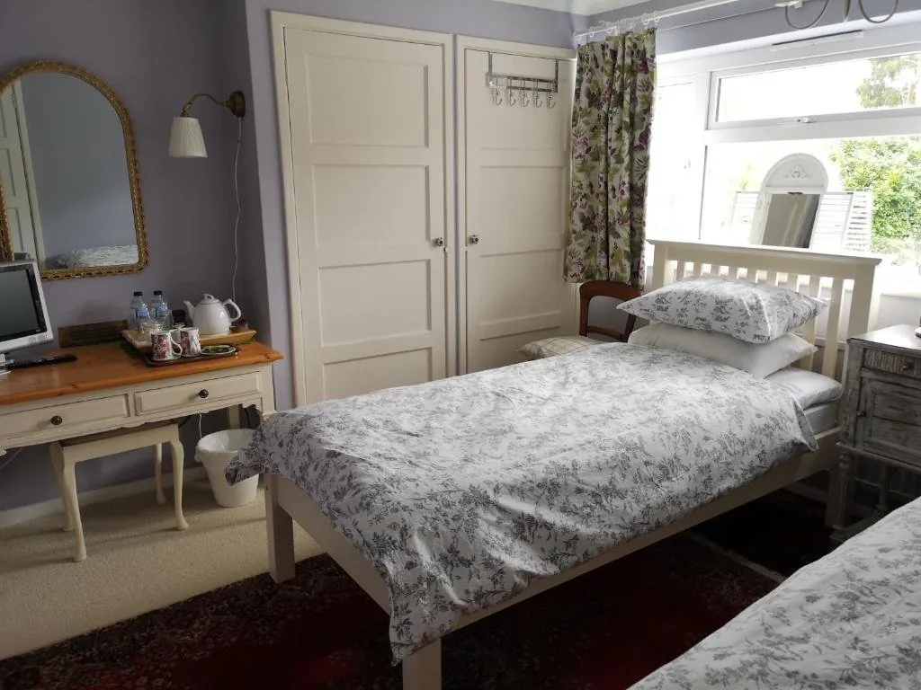 UP THE DOWNS B&B